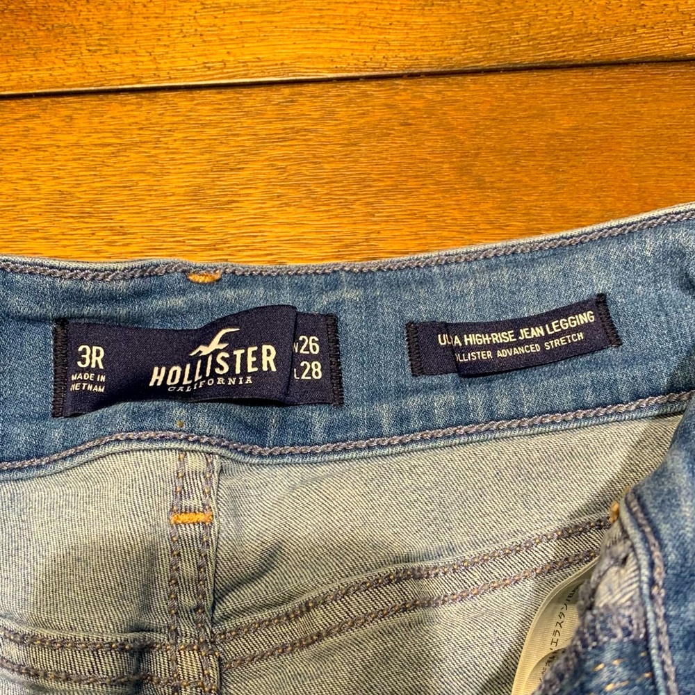 New ultra high rise Hollister jeans - Picture 3 of 3